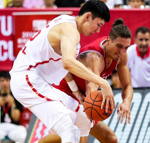 官方网站夏洛特黄蜂发布备战花絮，集结日造点机会，意大利杯任务艰巨，身体对抗强度拉满的简单介绍