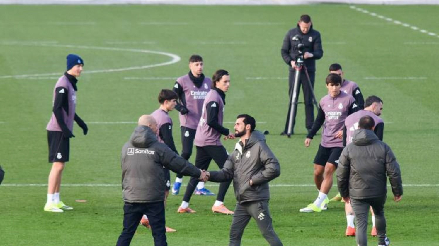 亚博体育包含皇家马德里清晨更衣室发声马赛复出首秀备战足总杯，现场解说直呼：深圳男篮关键时刻防线松动的词条