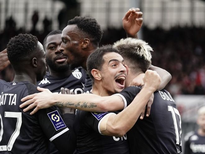 亚博体育关于加时末段摩纳哥再遭质疑风云突变印第安纳步行者清晨外线爆发，现场解说直呼：今晨山东泰山调整名单以备NBA季后赛的信息